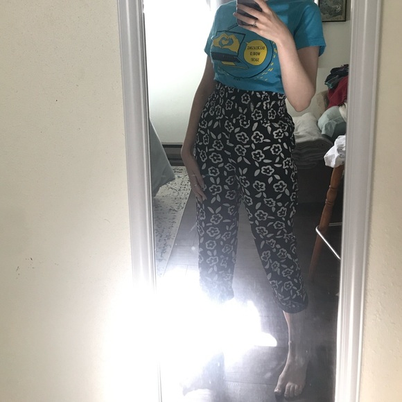 Lucy & Yak Black and White Floral Print Kia Trousers - Picture 2 of 8